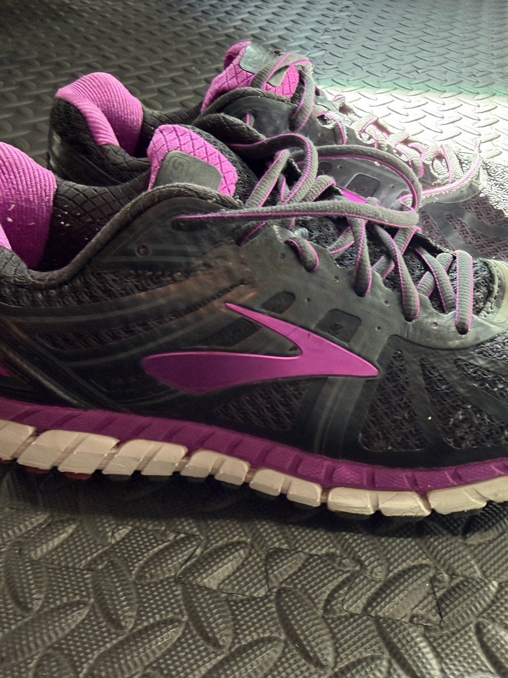 Brooks Adrenaline GTS 20 Women's Black & Pink US 11.5 D